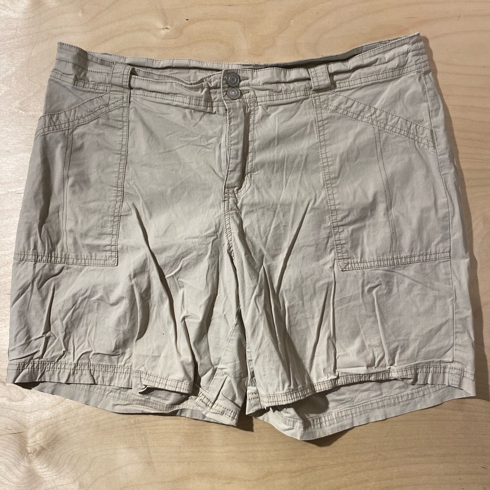 Lane Bryant Women's Light Tan Cargo Shorts 18 (DX) - Picture 2 of 8